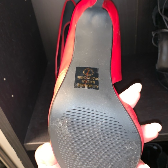 Red Heels - Picture 2 of 2